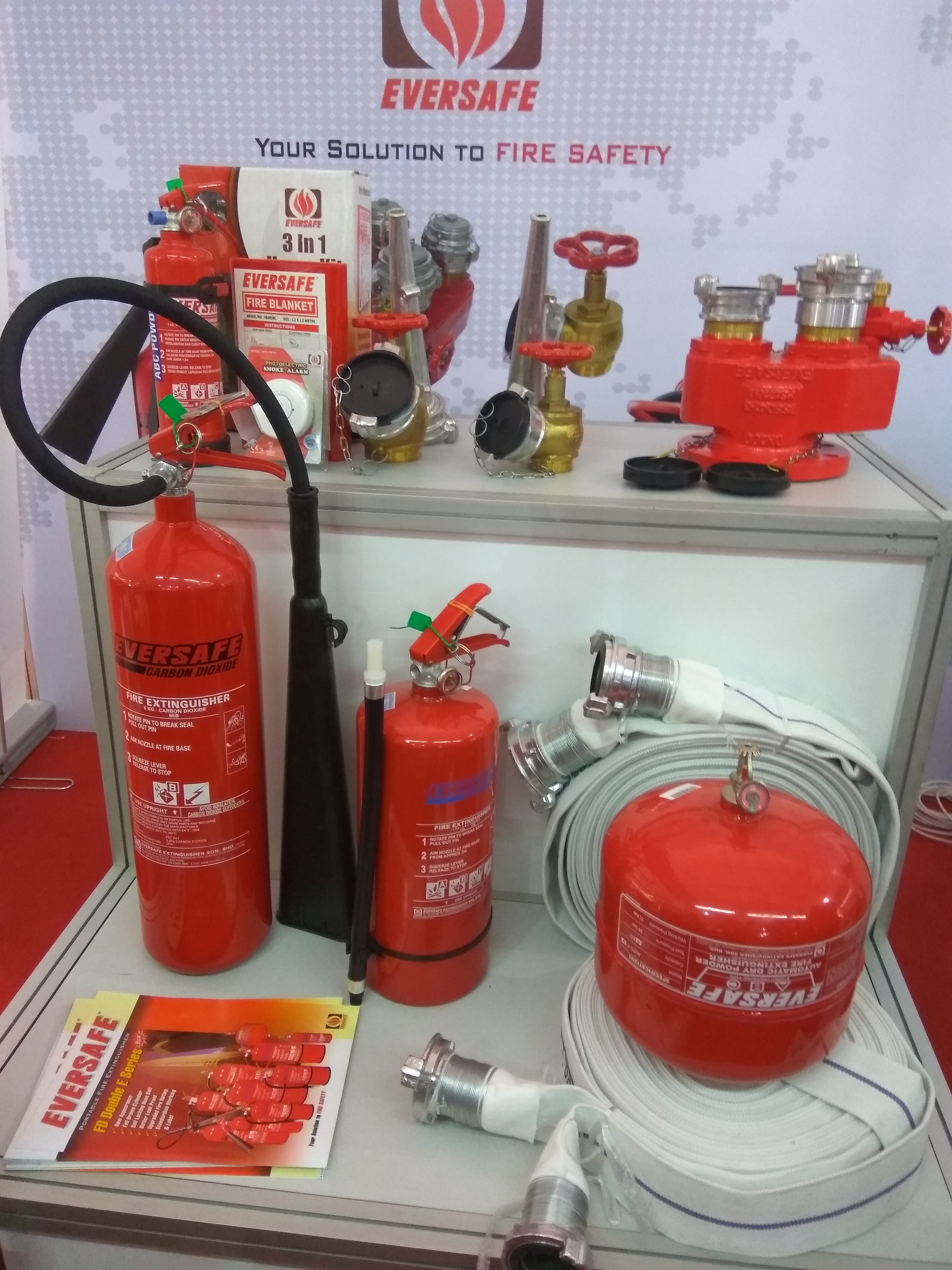 Dập lửa bằng khí CO2 và Bọt ABC