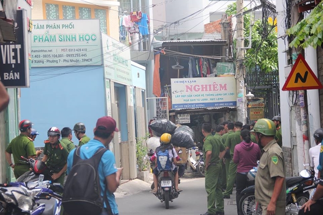 Nổ lớn trên tòa nhà 5 tầng, nhiều người bỏng nặng
