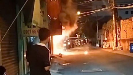 Cháy lớn nửa đêm ở TP HCM, một người tử vong