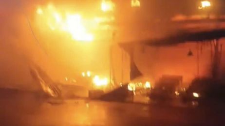 Cháy lớn giữa đêm tại chợ Lô 6 ở TPHCM, thiêu rụi nhiều kiốt