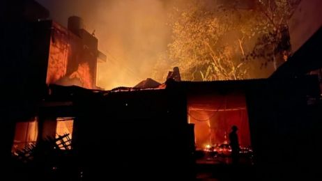 Cháy cửa hàng tổng hợp tại Chợ Rã khiến một người tử vong