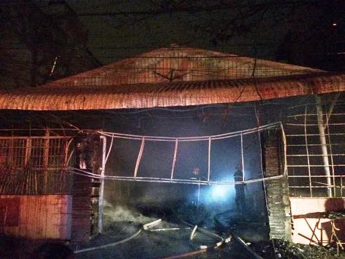 Quán thịt chó cháy trong đêm, nhiều người tháo chạy