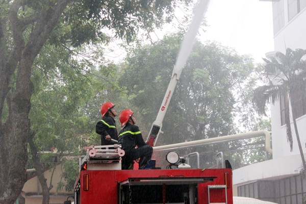 Diễn tập phương án chữa cháy tại Tổng công ty May 10