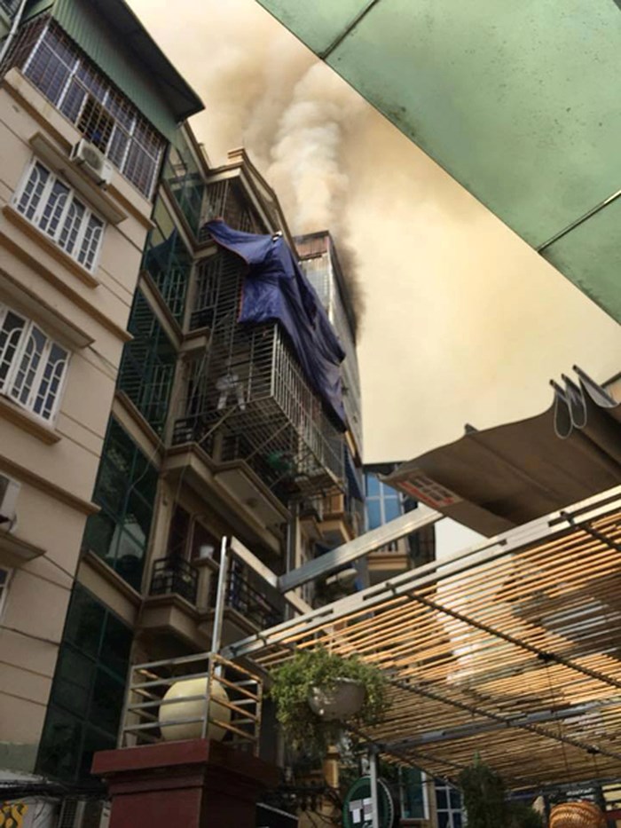 Căn phòng trên tầng 5 xảy cháy