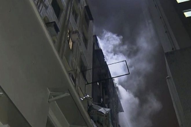 Người đàn ông nhảy khỏi tầng 8 để trốn đám cháy
