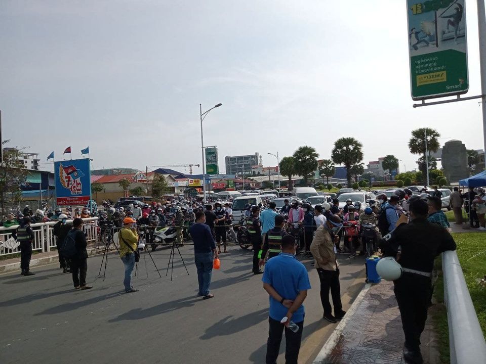 Cuộc sống trong ngày đầu Phnom Penh bị phong tỏa vì dịch Covid- 19