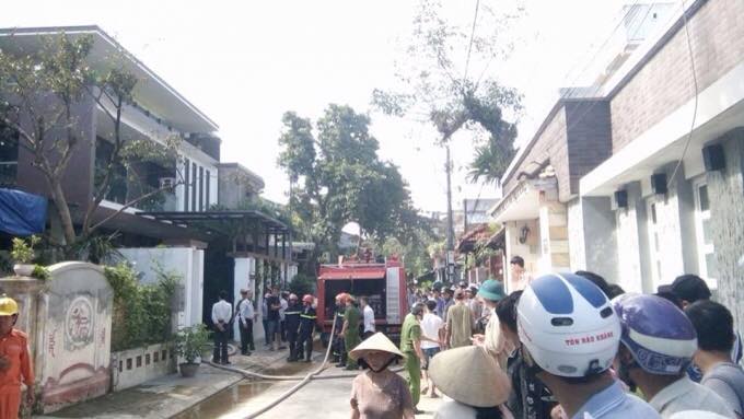 Huế: Cả khu phố náo loạn vì căn nhà 3 tầng bị cháy