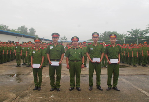 Tổ chức trao học bổng Khóa K1 Cựu học viên trường Đại học PCCC cho học viên cơ sở 3