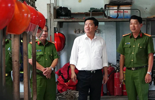 Ông Đinh La Thăng yêu cầu TP HCM thuê trực thăng chữa cháy
