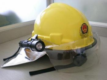 Mũ cho lính cứu hoả (có đèn) 