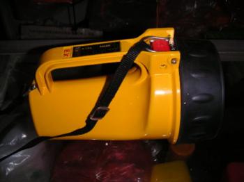 Đèn pin cứu nạn cứu hộ