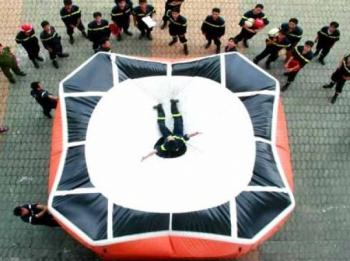 Đệm hơi cứu nạn nhà cao tầng 